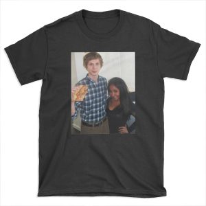 michael cera holding a large pizza next to snooki T-shirt Tee