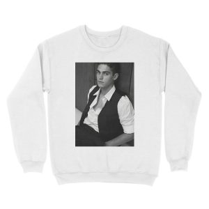 Alternative view of Hero Fiennes Tiffin - TINGS Magazine Unisex Crewneck Sweatshirt
