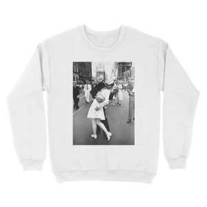 Alternative view of Kissing On VJ Day World War Unisex Crewneck Sweatshirt