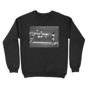 Pele Iconic Bicycle Kick (1968) (Black & White) Unisex Crewneck Sweatshirt