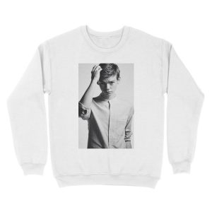 Alternative view of Thomas Brodie-Sangster 9 Unisex Crewneck Sweatshirt