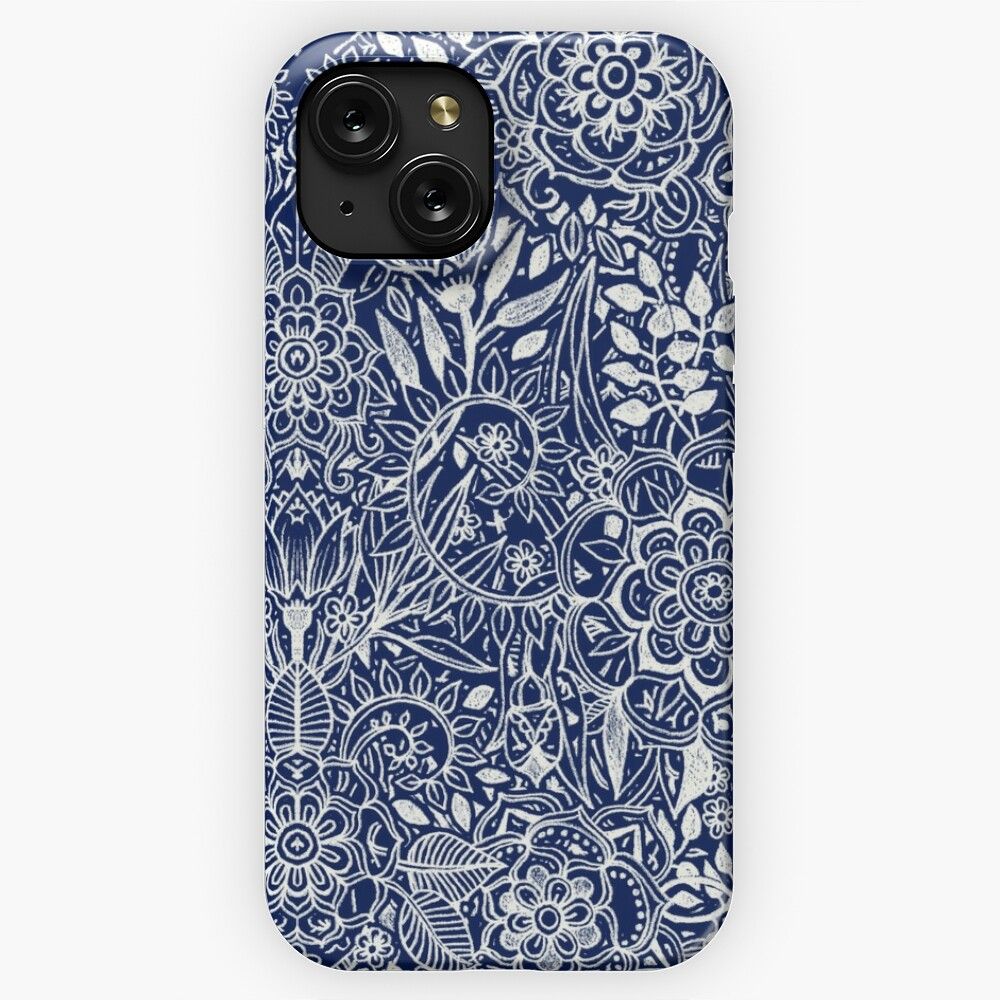 Detailed Floral Pattern In White On Navy iPhone 15 Slim Phone Case Cover