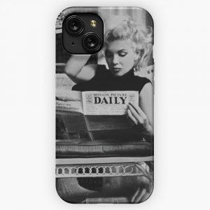 Marilyn Monroe Reading Newspaper Retro Black And White Photograph iPhone 15 Slim Phone Case Cover